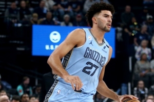 布泽尔生涯前三战场均至少15分10板5助NBA历史青少年球员首人